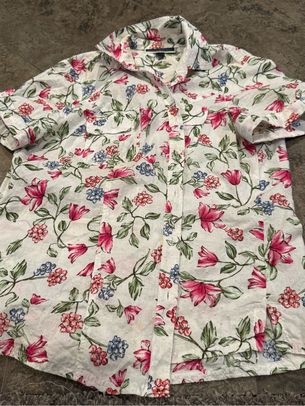🥦Karen Scott Petite Floral Short-Sleeve Button-Up Shirt - few little stains